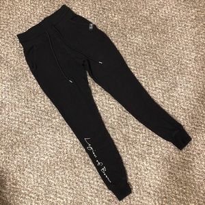 High waisted joggers representing 1st Phorm